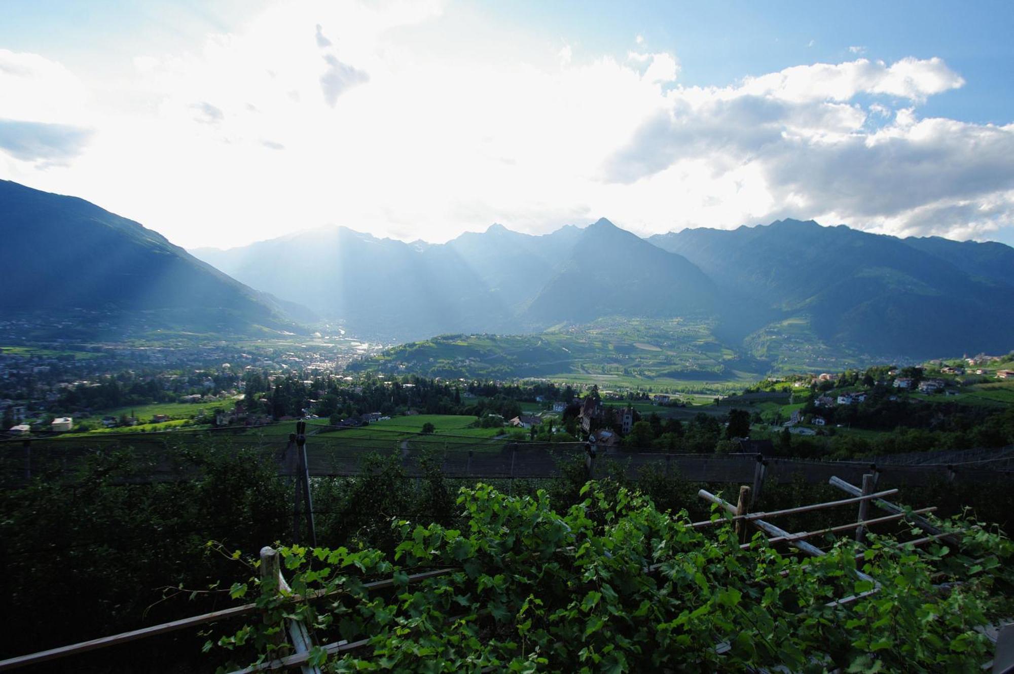 Schwarzplatterhof Apartment Merano Exterior photo