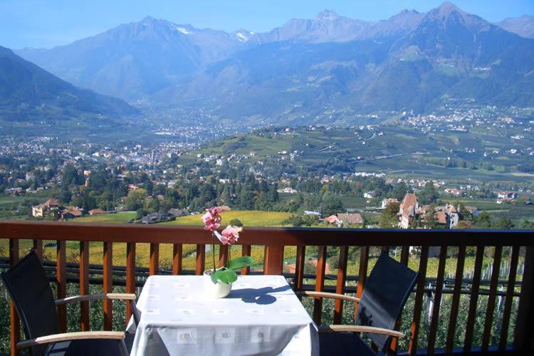 Schwarzplatterhof Apartment Merano Exterior photo