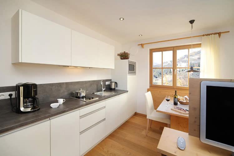 Schwarzplatterhof Apartment Merano Room photo